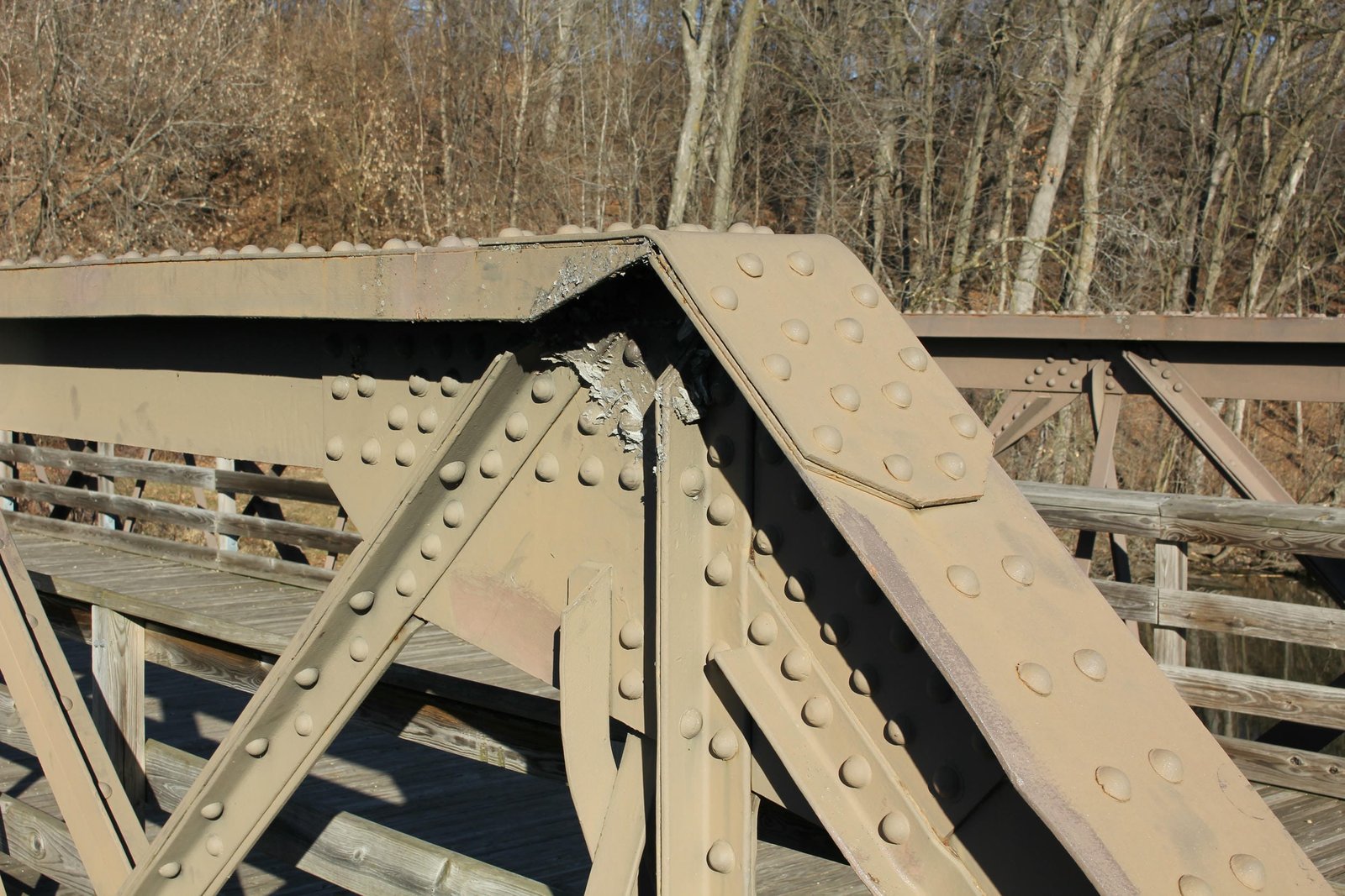 Upper angle connection, pony truss span